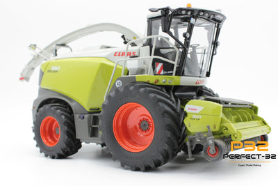forage harveter on 900 tyers